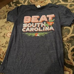 University of Florida BEAT SOUTH CAROLINA shirt size small 🐊 unisex